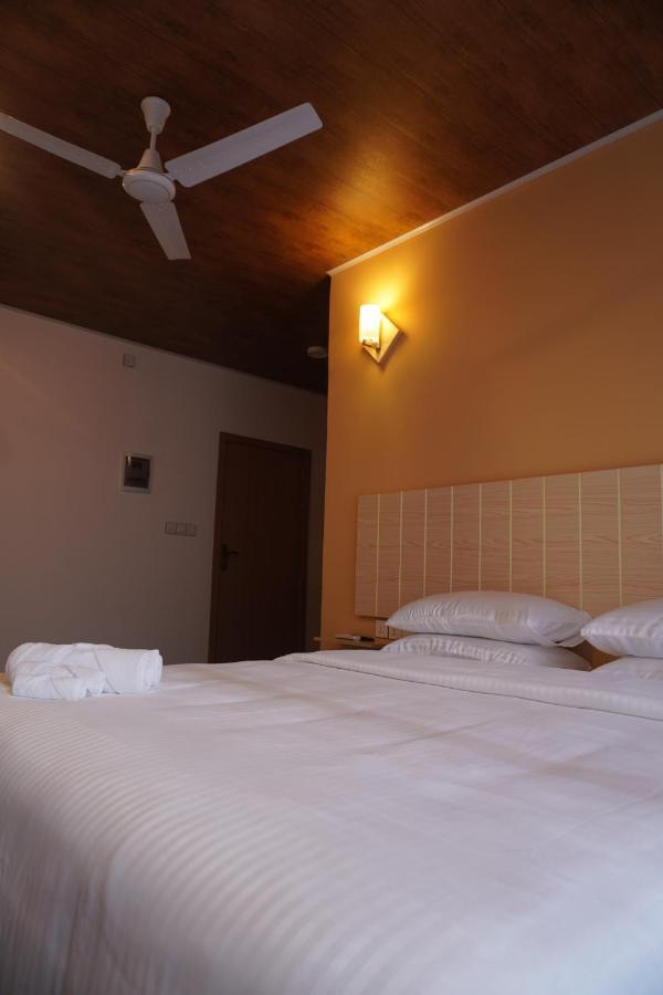 The Zen Den Hotel Thulusdhoo Exterior photo