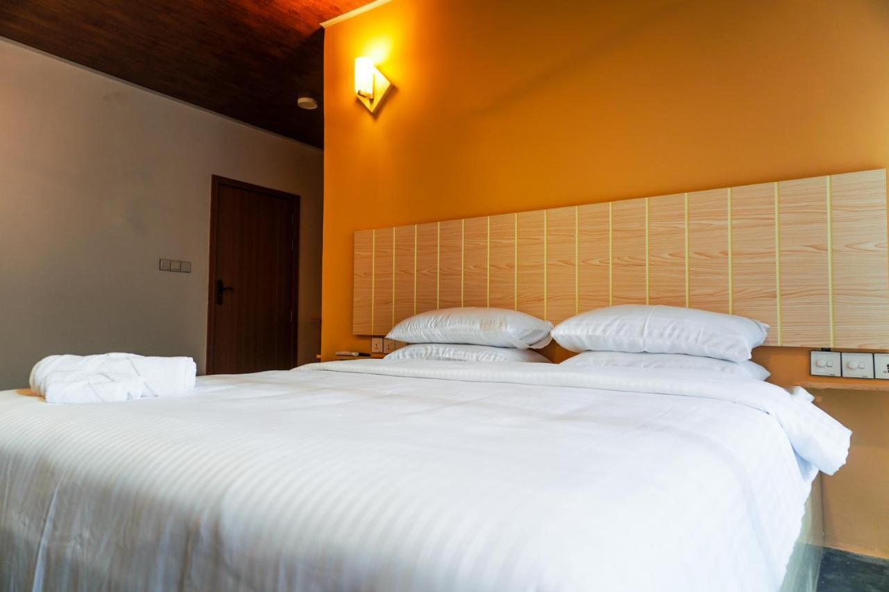The Zen Den Hotel Thulusdhoo Exterior photo