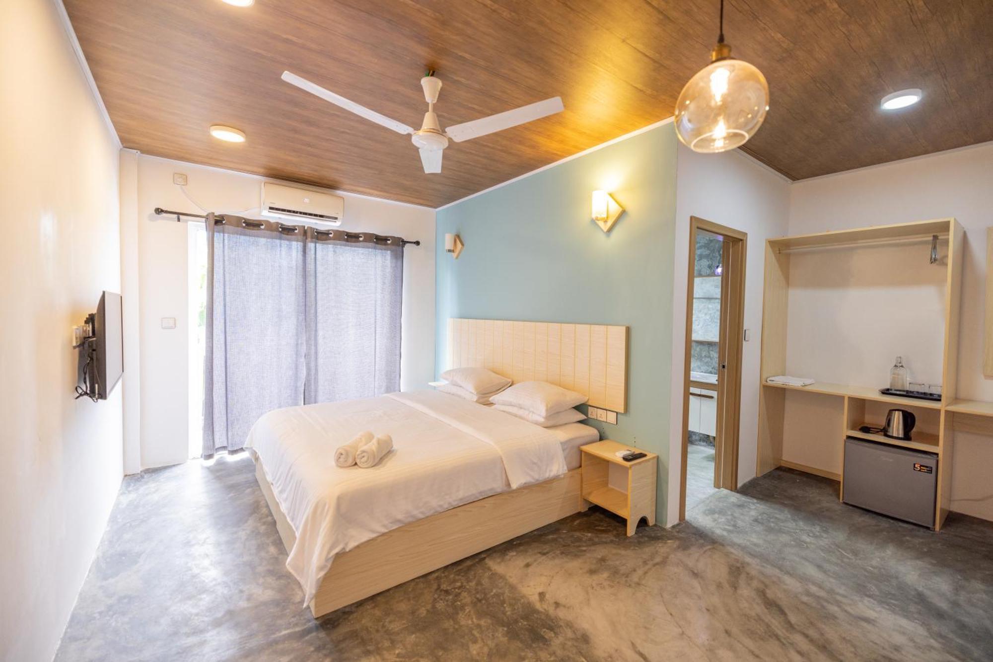 The Zen Den Hotel Thulusdhoo Exterior photo