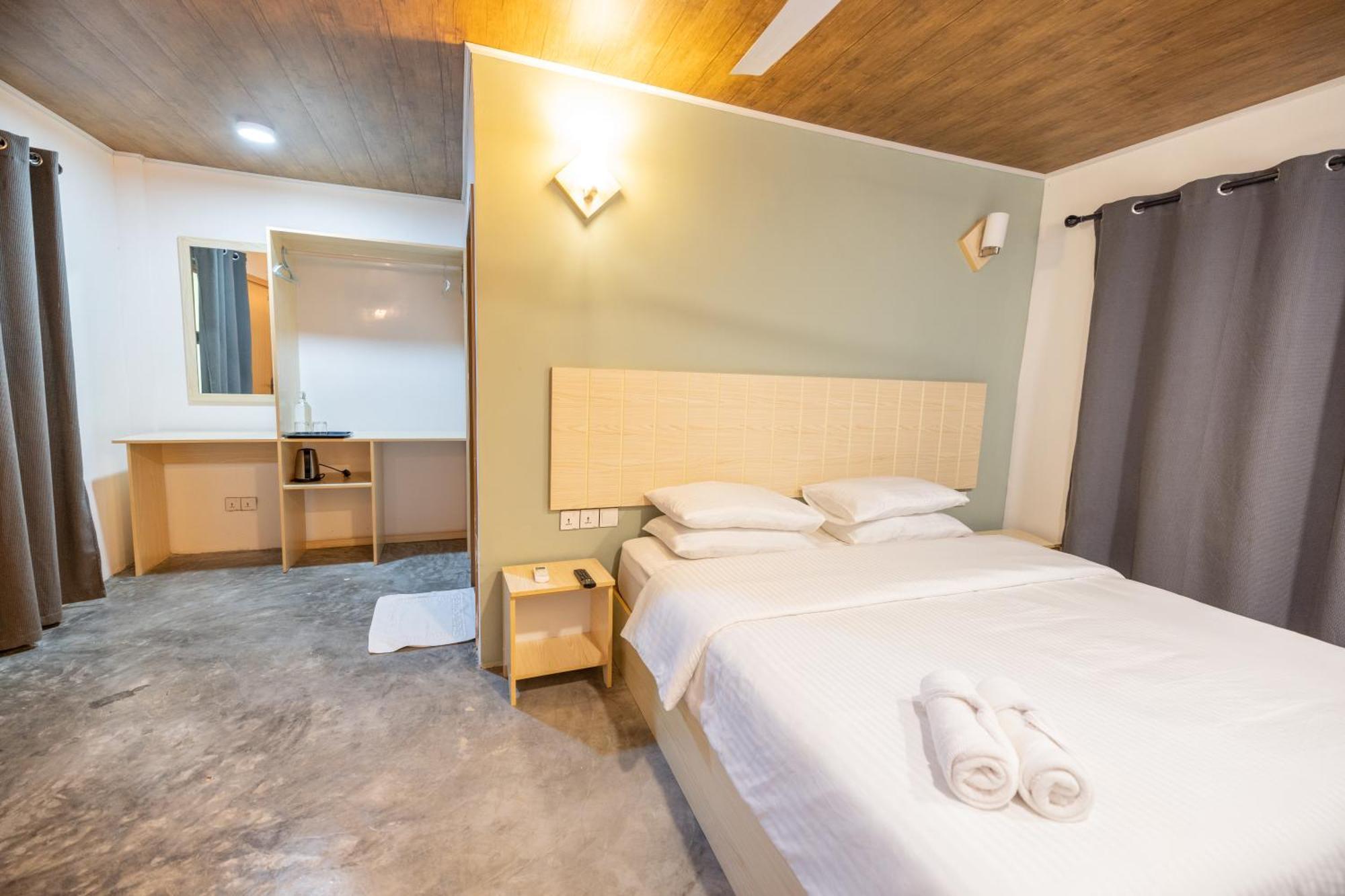 The Zen Den Hotel Thulusdhoo Exterior photo